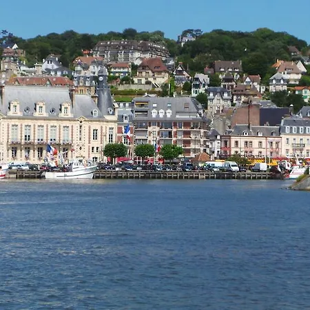 Mezzanine En Centre-ville, Proche Casino Et Trouville-sur-Mer